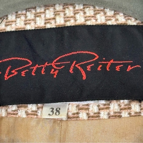 Vintage Betty Reiter Chic Tweed Jacket with Gold Buttons - Picture 16 of 16
